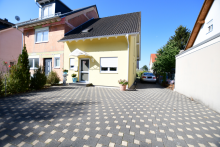 gro�z�gige Einfahrt Gem�tliches Einfamilienhaus mit Hof und gro�z�gigem Garten in guter Lage !