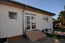 Hausansicht Moderne 2-Zimmer-Bungalow-Wohnung in ruhiger Lage von Griesheim