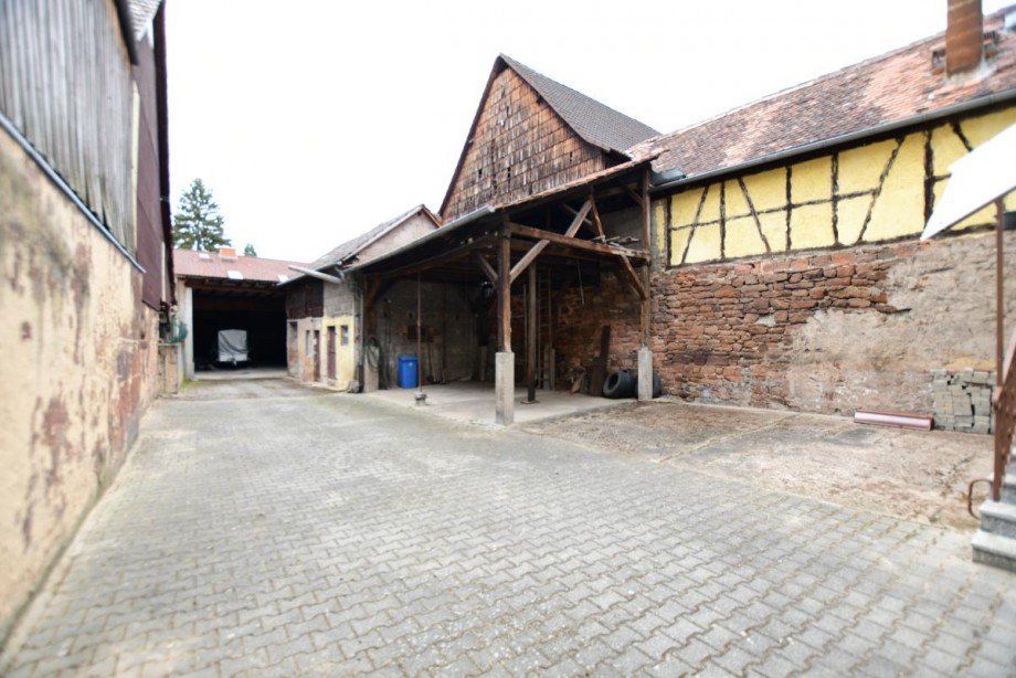 Hofansicht Zweifamilienhaus H�chst