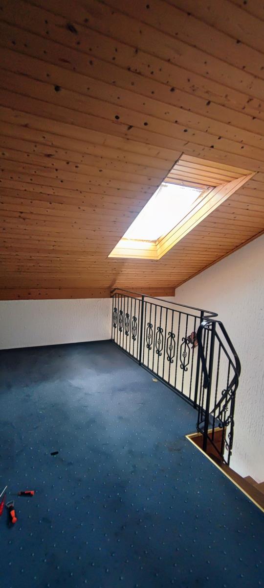 Vorplatz DG Treppenhaus Haus Otzberg