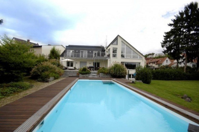 Hausansicht Frankfurt am Main / Seckbach Villa Designer-Villa mit gro�en Grundst�ck in ruhiger Lage von Frankfurt