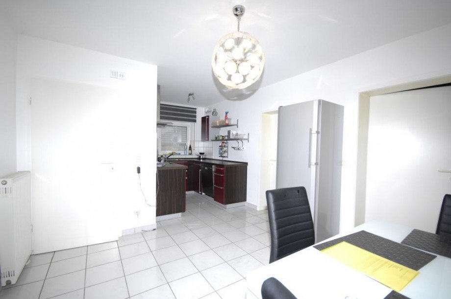 Essbereich, Blick in die K�che Wohnung L�tzelbach-Seckmauern