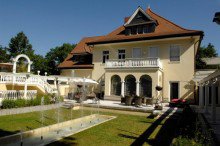 Hausansicht vom Garten Elit�re Jugendstil-Villa auf der Mathildenh�he direkt unterhalb der Russischen Kapelle