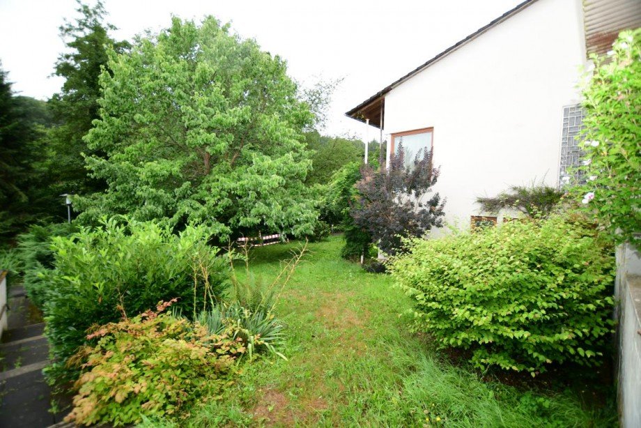 Seitenansicht Garten Einfamilienhaus Erbach