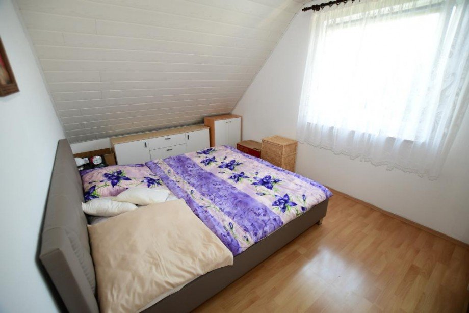 Zimmer DG Zweifamilienhaus H�chst/Hassenroth