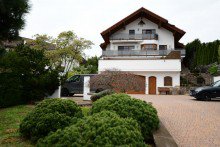 Hausansicht Exklusives Anwesen mit einzigartigem Fernblick u. ELW *provisionsfrei* direkt vom Eigent�mer.