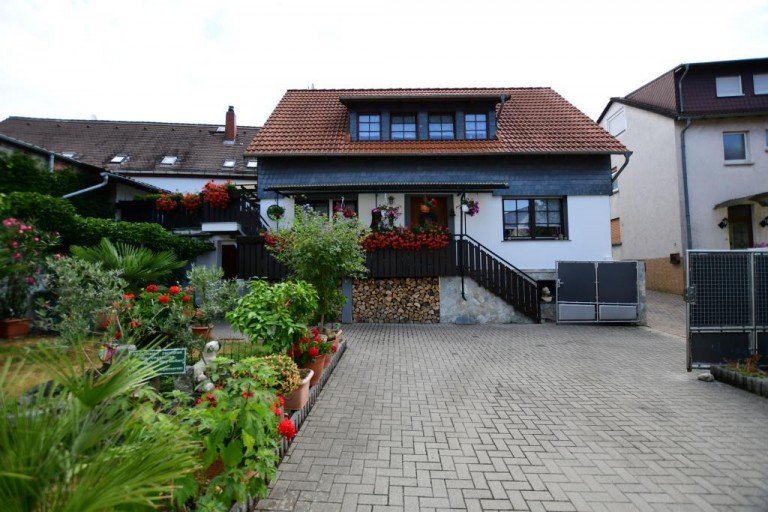 Haus 1 Ober-Ramstadt Einfamilienhaus Gepflegtes Anwesen mit zwei Einfamilienh�usern! Im Kern von Ober-Ramstadt!