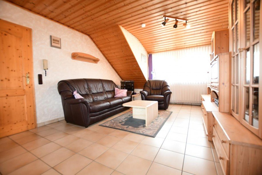 offenes Wohnzimmer DG Zweifamilienhaus H�chst