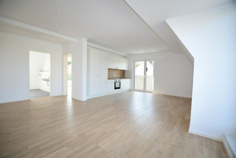 Wohnbereich mit K�cheenzeile Gro�-Umstadt Etagenwohnung Moderne 3 Zimmerwohnung im DG mit EBK, Balkon u. PKW Stellplatz