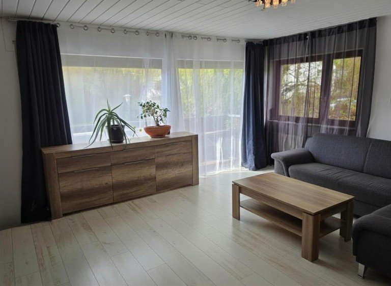 Wohnzimmer Otzberg Etagenwohnung Gro�z�gige 5-Zimmer-Wohnung mit Balkon und Garage in ruhiger, naturnaher Lage von Otzberg