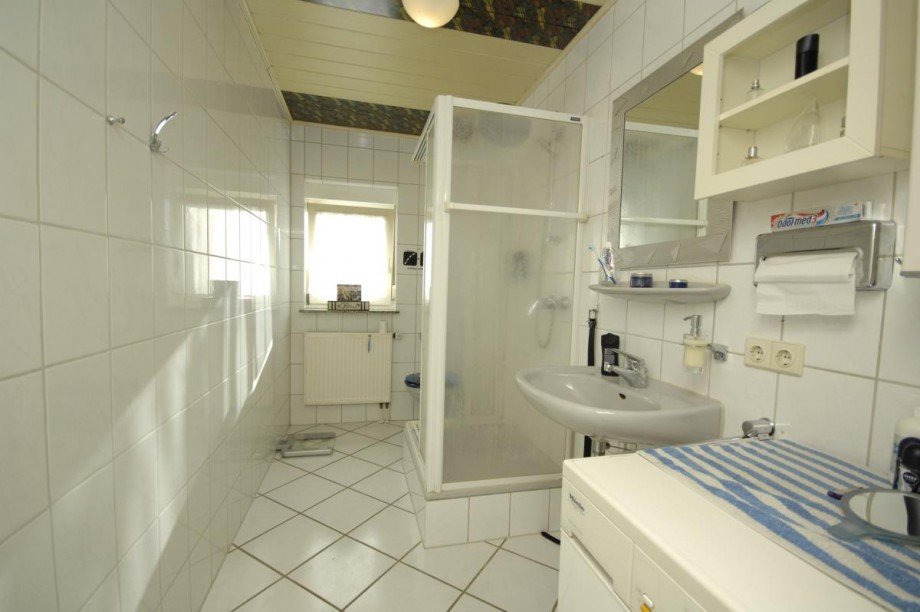 WHG 2 Bad unten Mehrfamilienhaus Otzberg / Nieder-Klingen