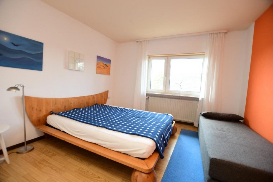 OG Schlafzimmer Zweifamilienhaus H�chst| Hassenroth