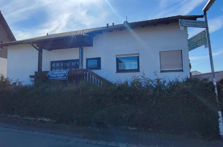 Eingangsbereich Otzberg Haus Wohnhaus mit drei Wohneinheiten, Nebengeb�ude und Garten