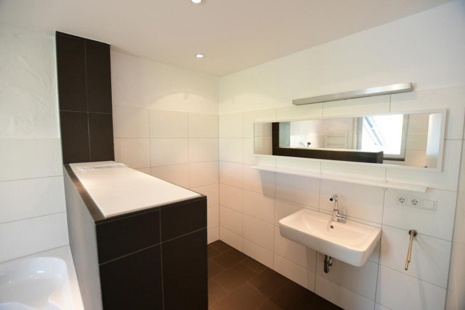 Nr.2 Badezimmer OG (1) Zweifamilienhaus Bad K�nig