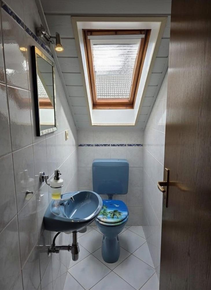 G�ste WC Dachgeschosswohnung Alsbach-H�hnlein