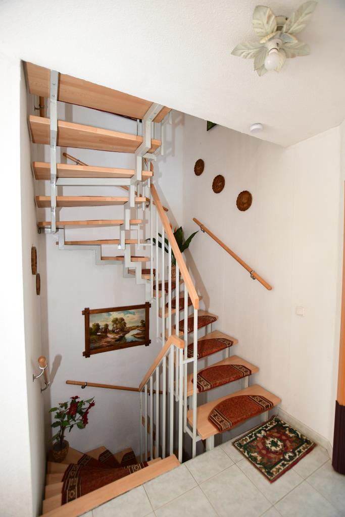 Treppenhaus Zweifamilienhaus H�chst/Hassenroth
