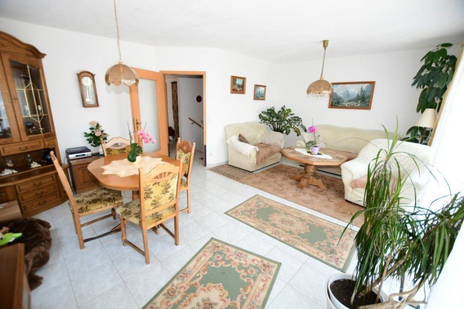 Wohn-E�zimmer Zweifamilienhaus H�chst/Hassenroth