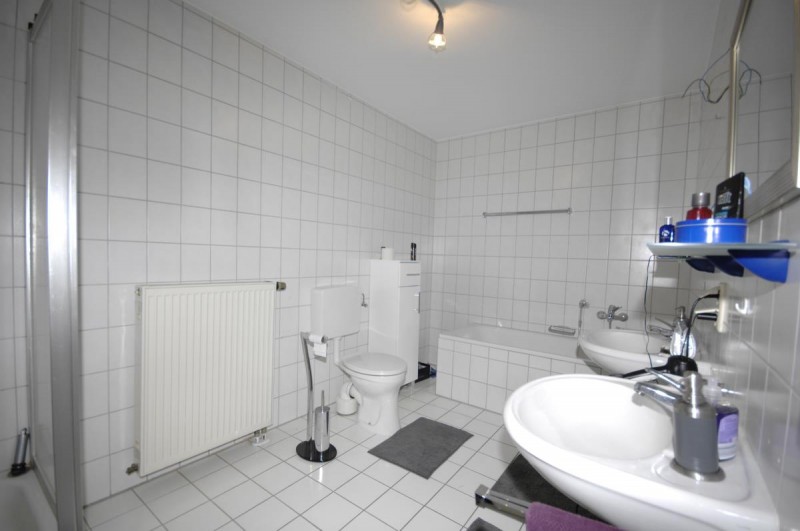 Badezimmer Etagenwohnung L�tzelbach
