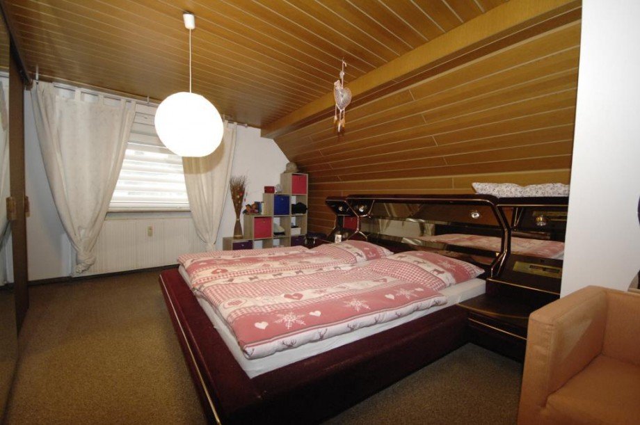 Schlafzimmer Einfamilienhaus L�tzelbach