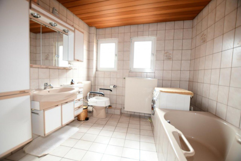 Badezimmer OG Zweifamilienhaus H�chst