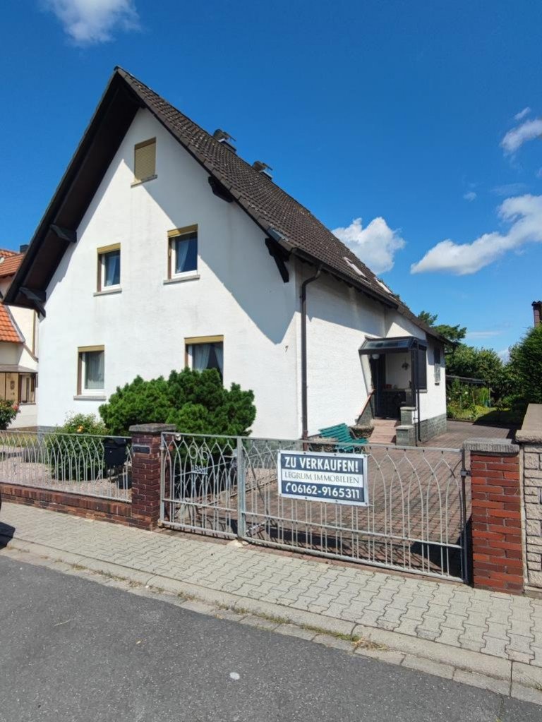 Stra�enansicht Otzberg - Darmstadt-Dieburg Einfamilienhaus Gepflegtes EFH mit Wintergarten, Seitenanbau, Doppelgarage und gro�em Garten