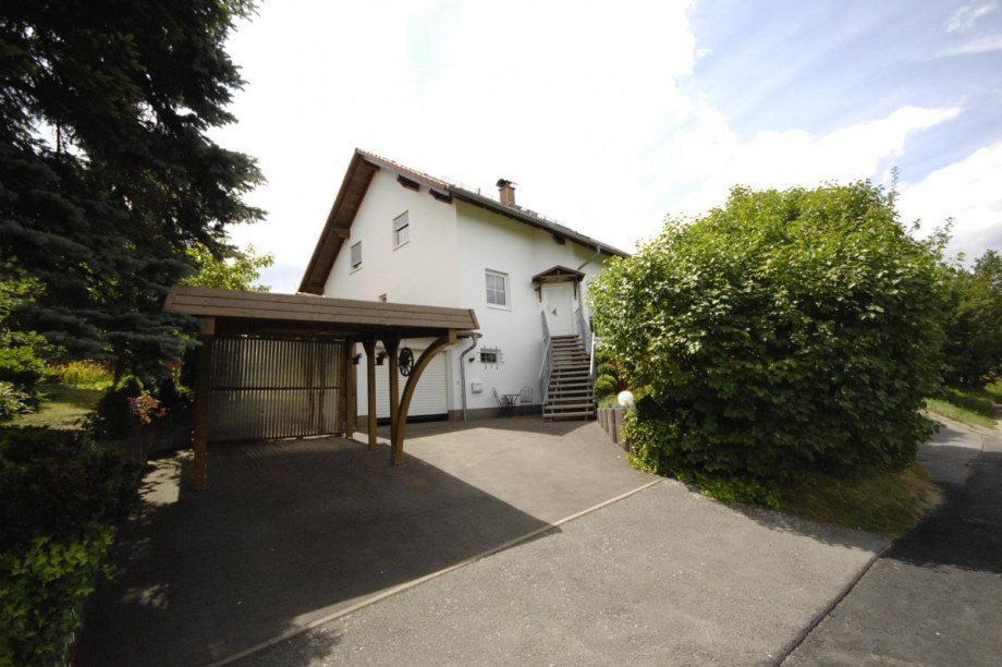Hausansicht mit Carport Einfamilienhaus Brombachtal