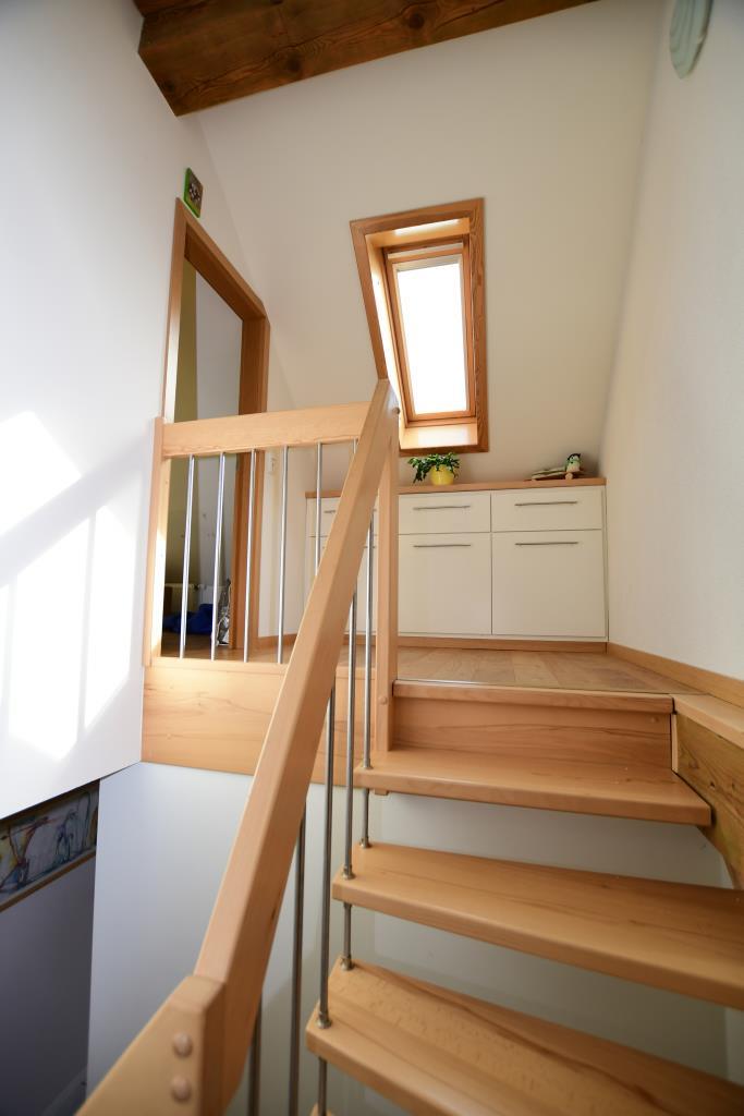Treppenaufgang DG Maisonettewohnung Otzberg