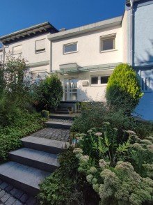 Au�enansicht| Vorgarten Gepflegtes Reihenmittelhaus vor den Toren Darmstadts