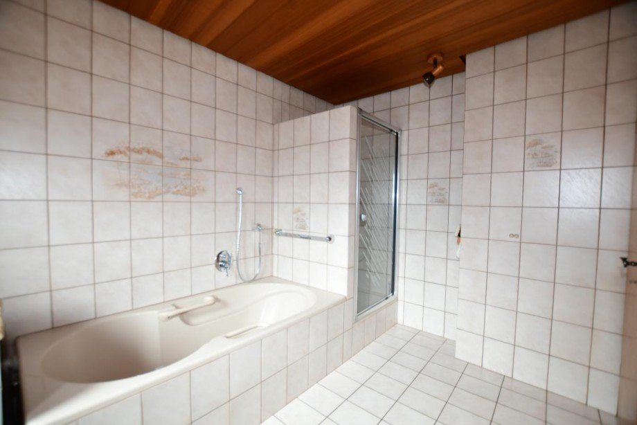 Badezimmer OG 2. Zweifamilienhaus H�chst