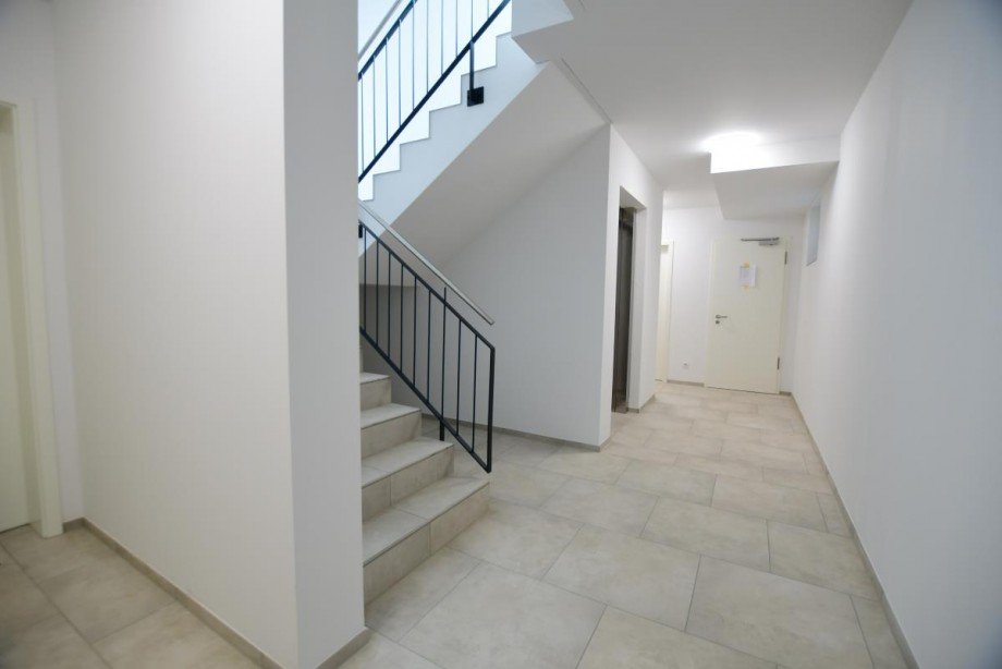 Treppenhaus mit Aufzug Terrassenwohnung Otzberg