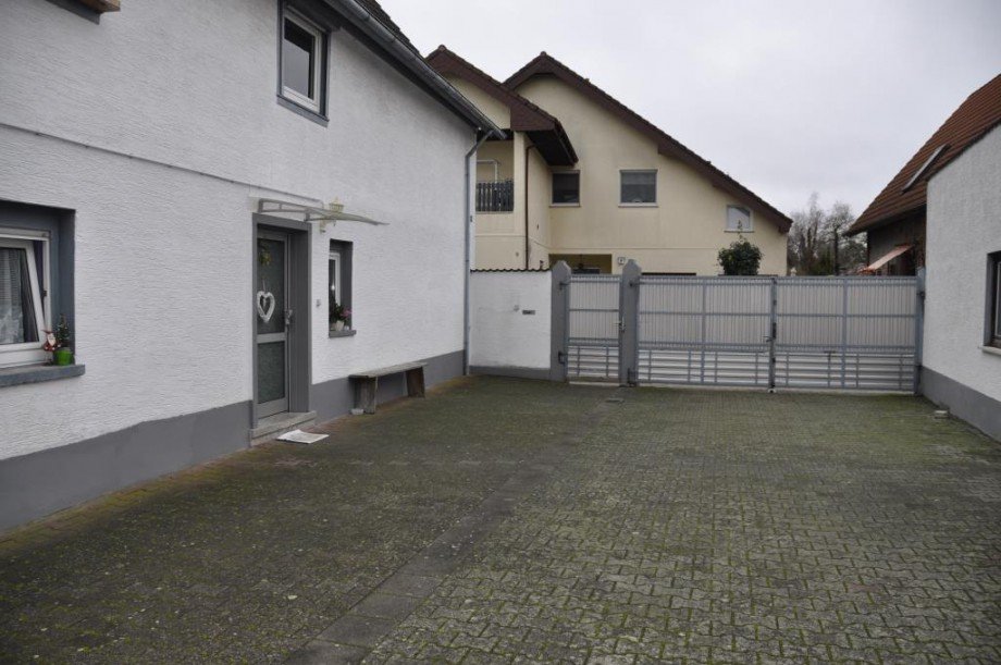 Einfahrt zum Grundst�ck Wohngrundst�ck Gro�-Gerau