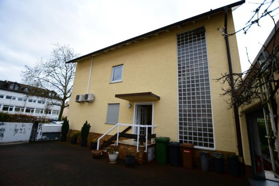 Eingangsbereich Mehrfamilienhaus Heusenstamm