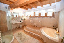 Badezimmer Exklusives Anwesen mit einzigartigem Fernblick u. ELW *provisionsfrei* direkt vom Eigent�mer.