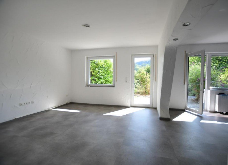 Nr.2 Wohnzimmer EG Zweifamilienhaus Bad K�nig