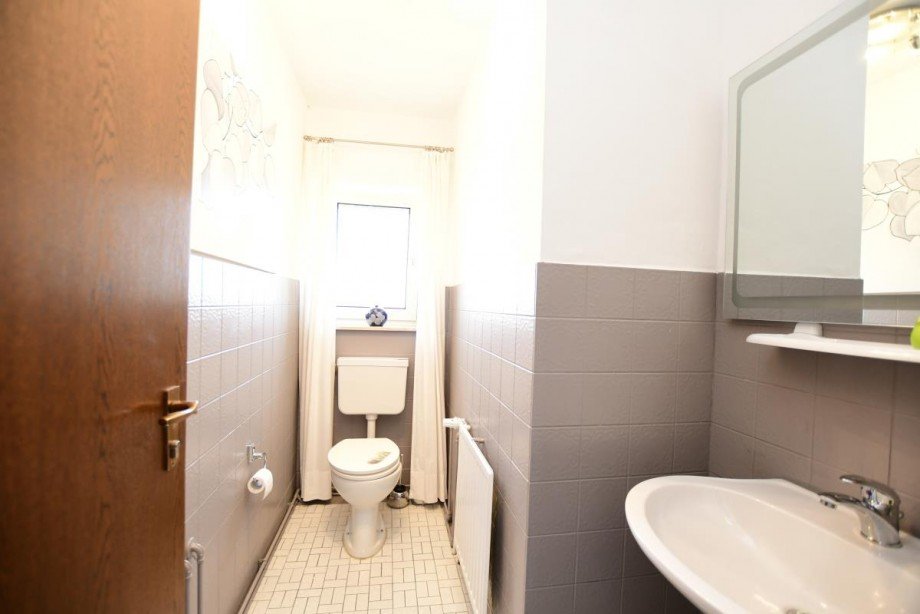 OG G�ste WC Zweifamilienhaus H�chst| Hassenroth