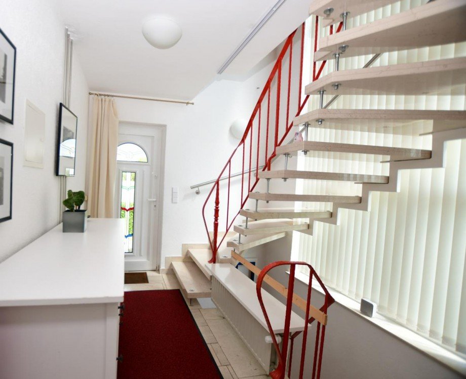 Flurbereich Zweifamilienhaus H�chst| Hassenroth