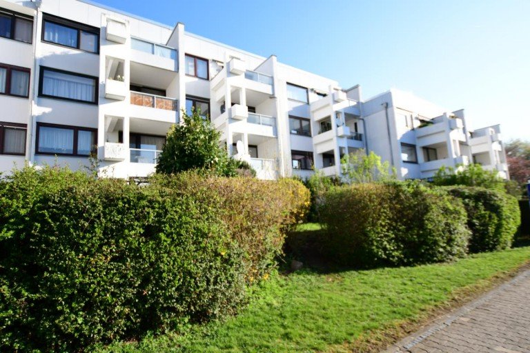 Seitenansicht Gartenbereich Reinheim Etagenwohnung 2-Zimmerwohnung in gepflegter Wohnanlage am Feldrand von Reinheim