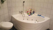 Bad mit Whirlpoolwanne Hier k�nnen Sie direkt einziehen...Gepflegte Doppelhaush�lfte im Herzen von Erbach