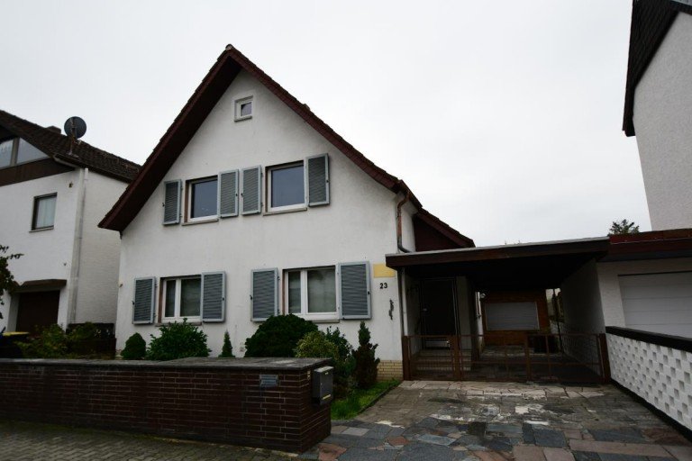 Hausansicht M�rfelden-Walldorf Einfamilienhaus Das hat Potenzial! Gro�es EFH mit Nebenhaus und Garten in Feldrandlage von M�rfelden-Walldorf