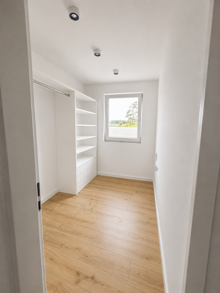 Nr.1 HWR OG Zweifamilienhaus Bad K�nig