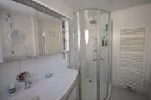 Badezimmer Moderne 2-Zimmer-Bungalow-Wohnung in ruhiger Lage von Griesheim
