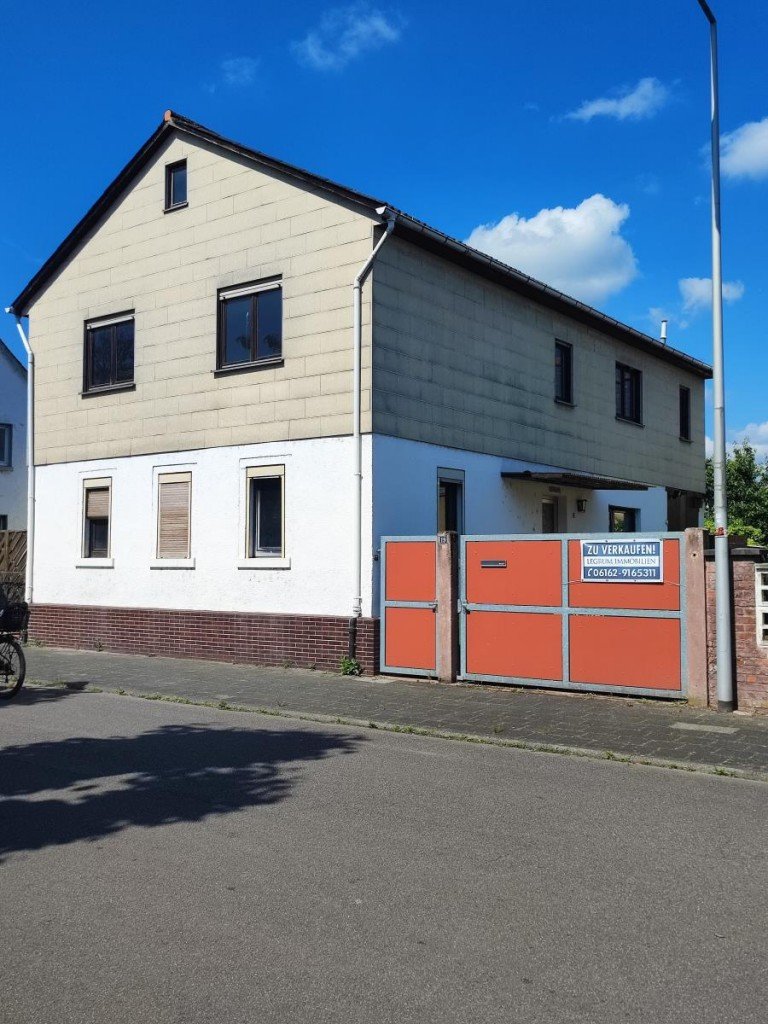 Hausansicht Babenhausen Einfamilienhaus Einfamilienhaus mit Nebengeb�ude , Hof und Garten