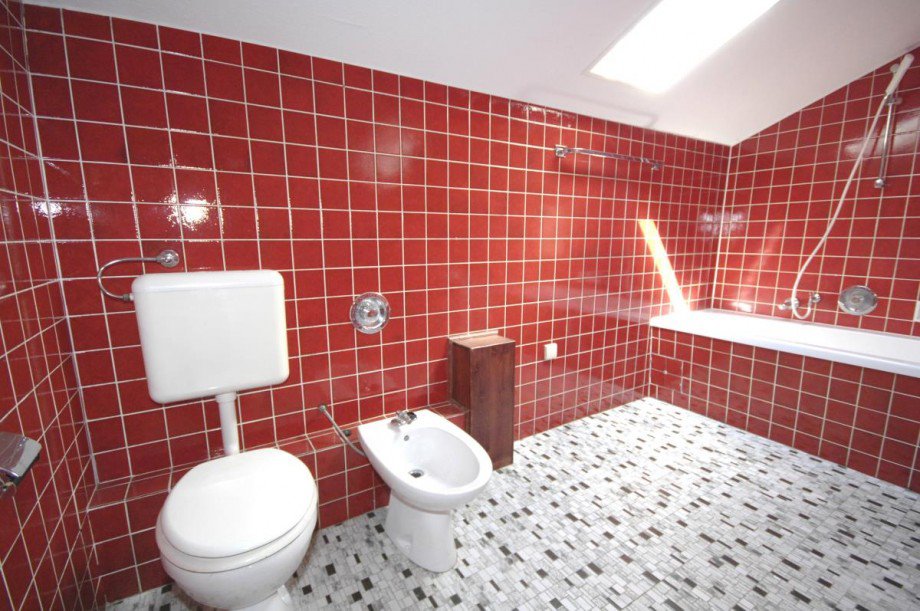 Badezimmer DG Mehrfamilienhaus L�tzelbach-Seckmauern