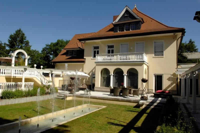Hausansicht vom Garten Villa Darmstadt