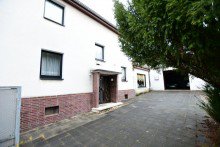 Seitenansicht Gepflegtes Zweifamilienhaus mit gro�em Garten