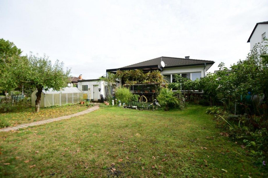 Garten mit Gew�chshaus Haus Gro�-Gerau/ OT Berkach
