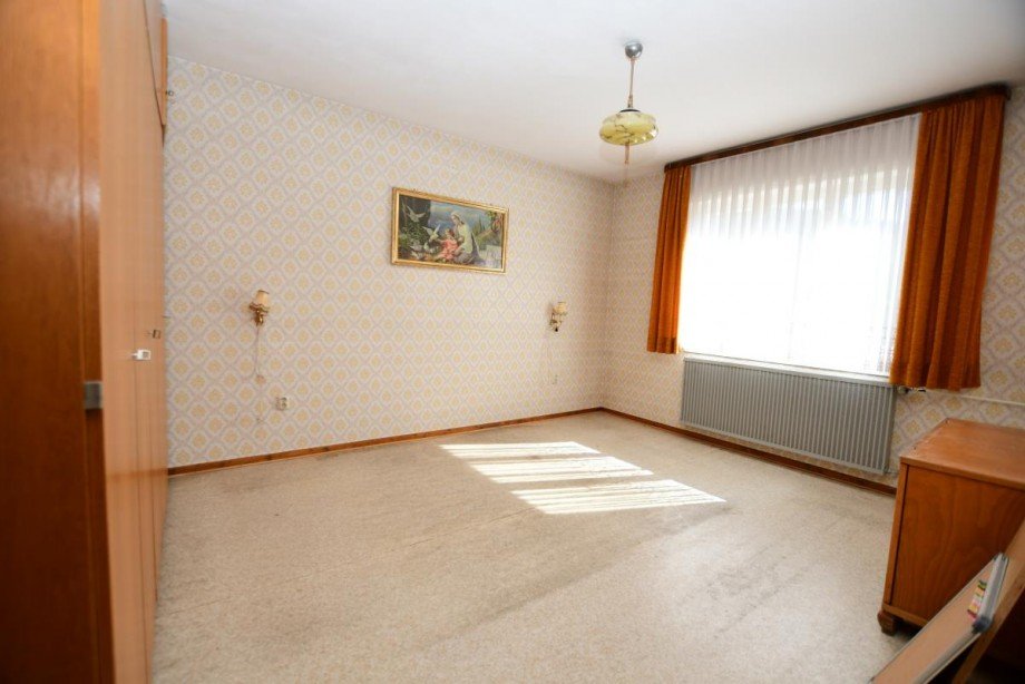 Schlafzimmer 1 EG Einfamilienhaus Bad K�nig