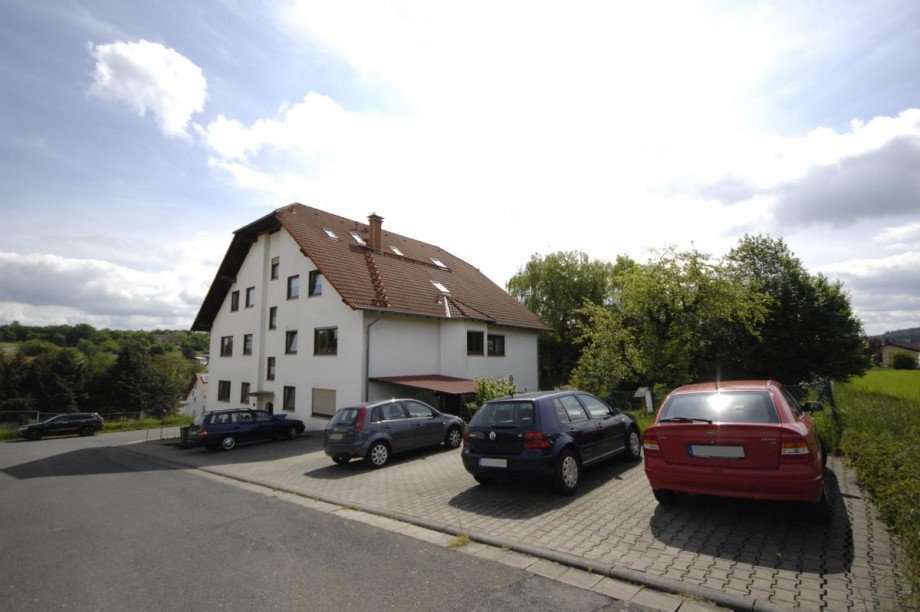 Stellpl�tze Seitenansicht Mehrfamilienhaus Reichelsheim