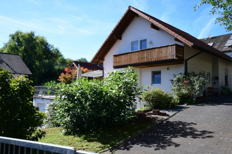 Au�enansicht oben Otzberg Einfamilienhaus Gepflegtes Einfamilienhaus mit Doppelgarage, gro�er Au�enbereich und ELW