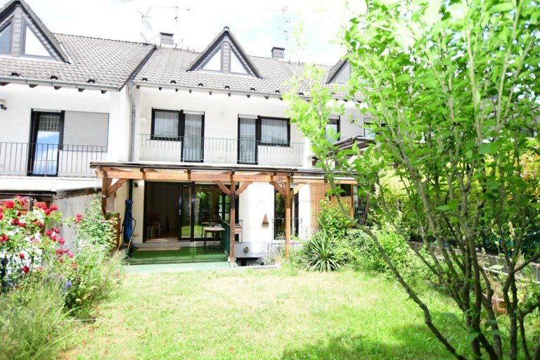 Gartenansicht Ober-Ramstadt Reihenmittelhaus Sehr gepflegtes Reihenmittelhaus mit Garten und Stellplatz in Ober-Ramstadt